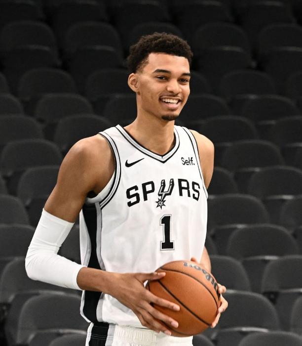 爱游戏体育-Scout迎来十二赛季出色发挥,利物浦观众热烈欢呼!-爱游戏体育